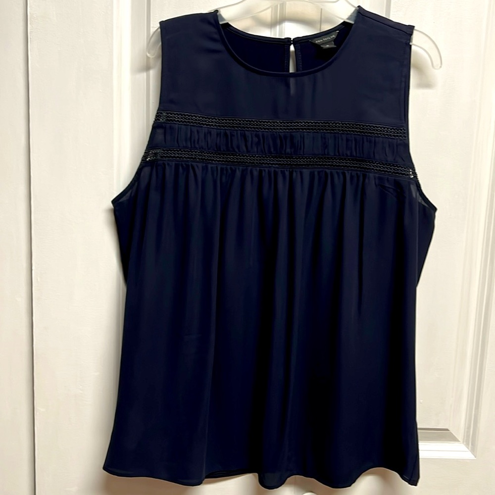 Ann Taylor Navy Blue Lace Chest Key Hole Back Flowy Top Size M